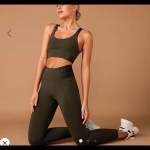 Superior Phone Pocket Ankle Biter Leggings